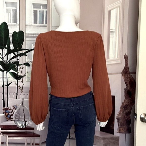 Coco + Jaimeson Brown Ribbed Long Sleeve Crop Top. Size M. P325/A2393 - Picture 4 of 6